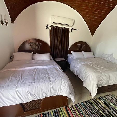 Villa Giulio Luxor Guest House Bagian luar foto