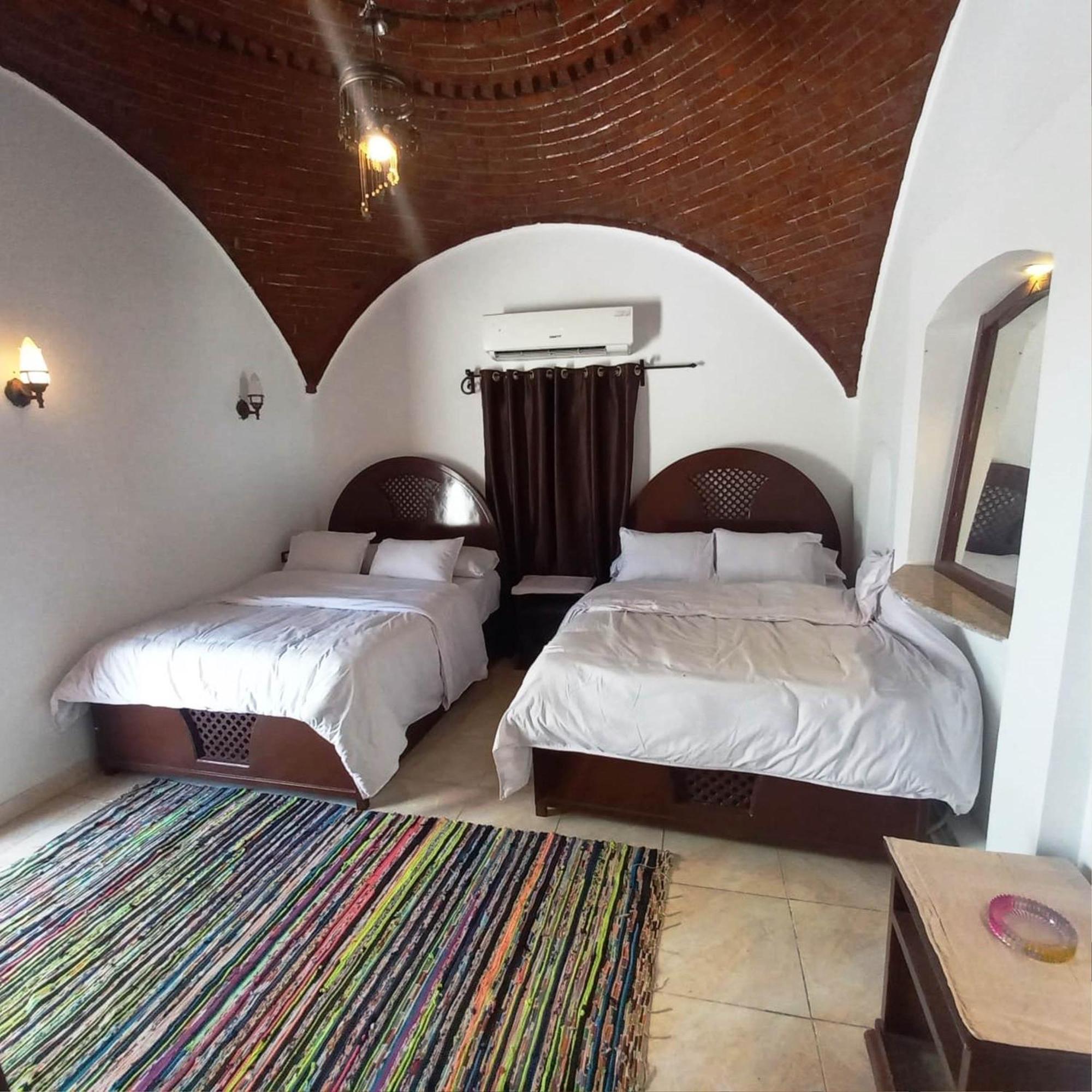 Villa Giulio Luxor Guest House Bagian luar foto