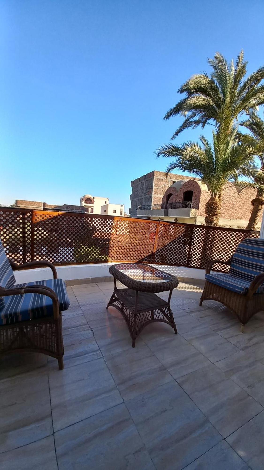 Villa Giulio Luxor Guest House Bagian luar foto