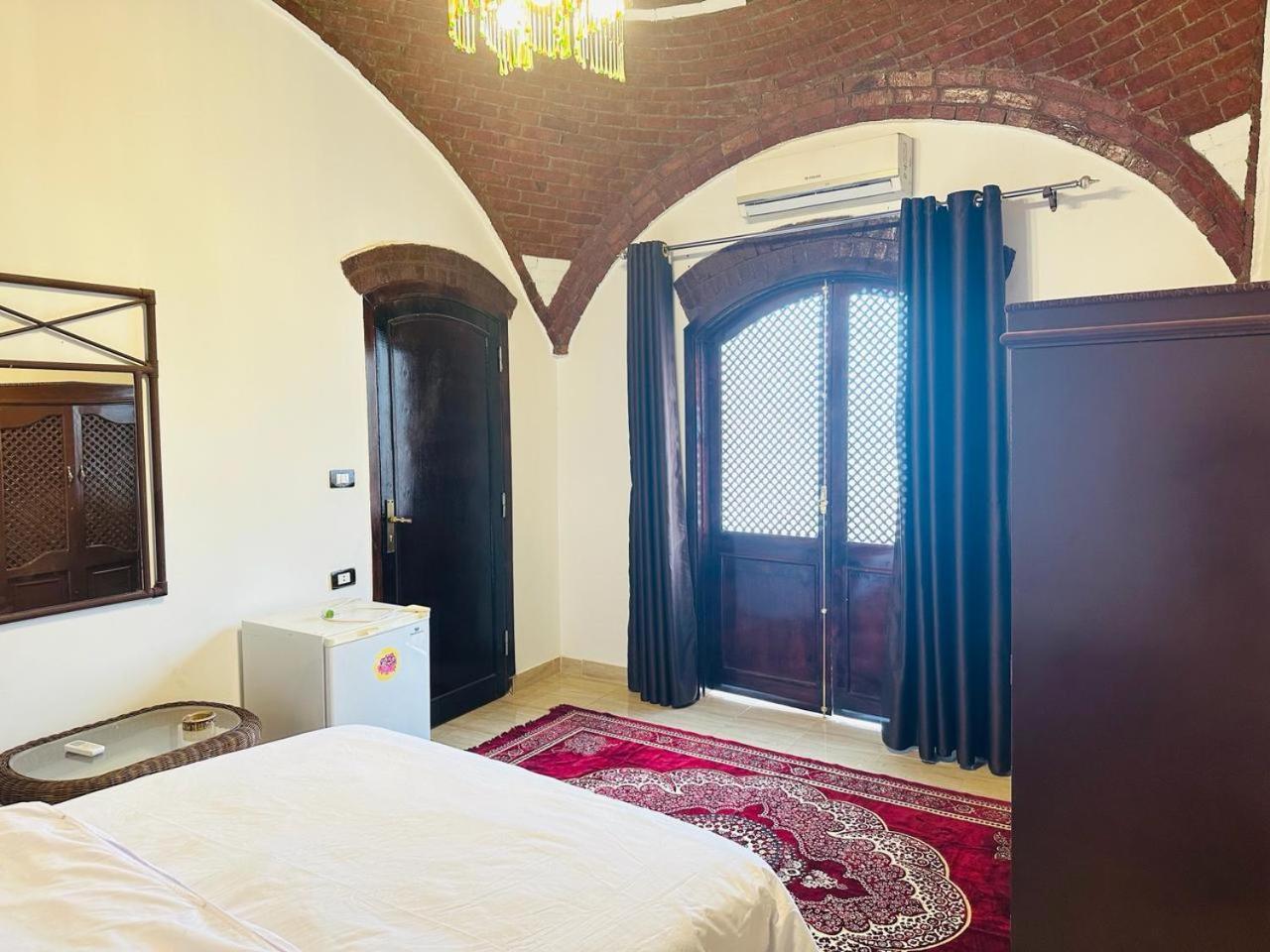 Villa Giulio Luxor Guest House Bagian luar foto